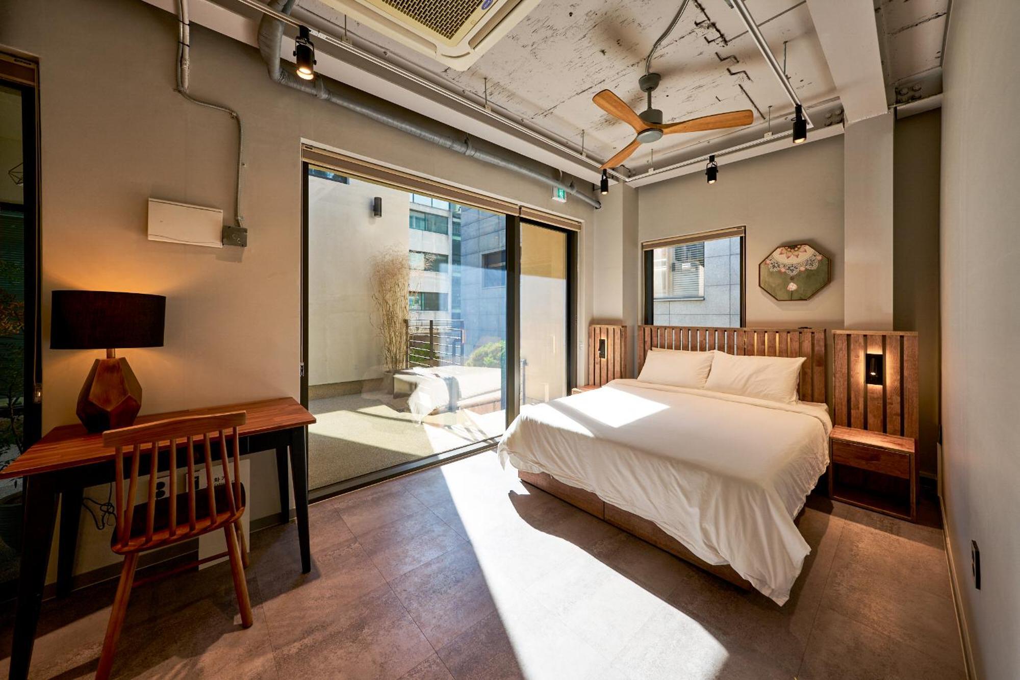 L9 Tailored Service Near Hongik Univ Station
