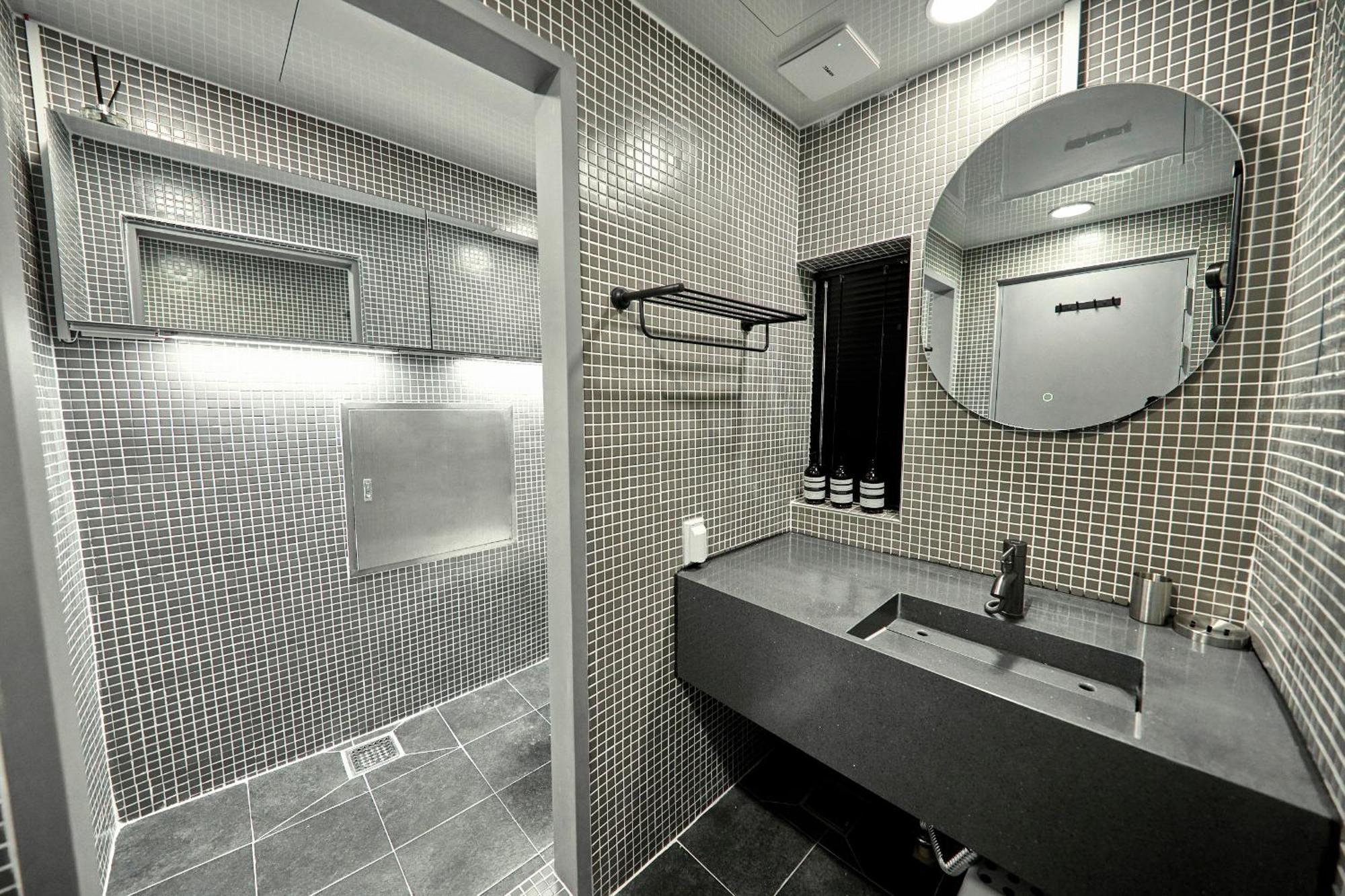 L9 Tailored Service Near Hongik Univ Station * Seoul