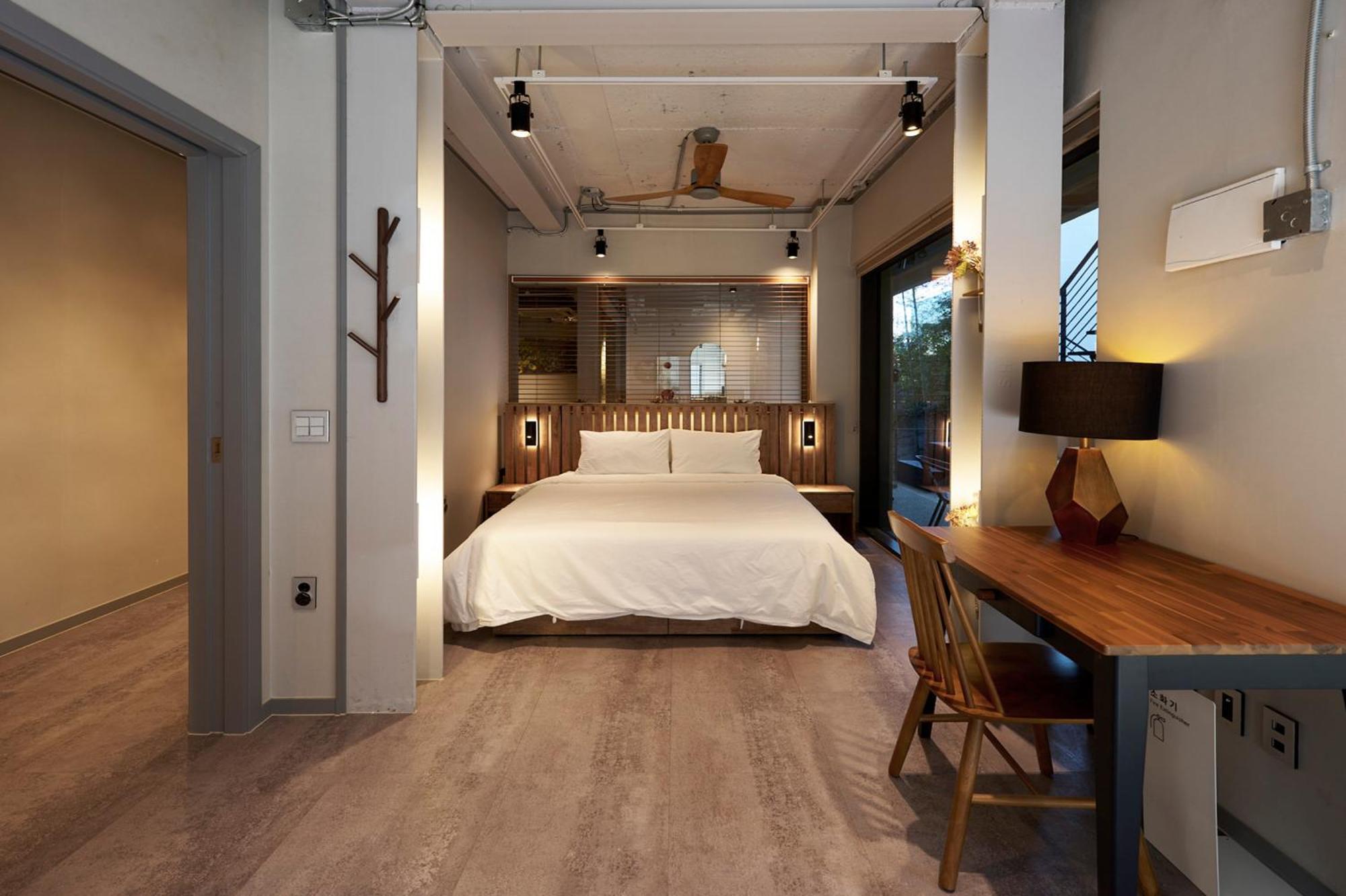 L9 Tailored Service Near Hongik Univ Station *