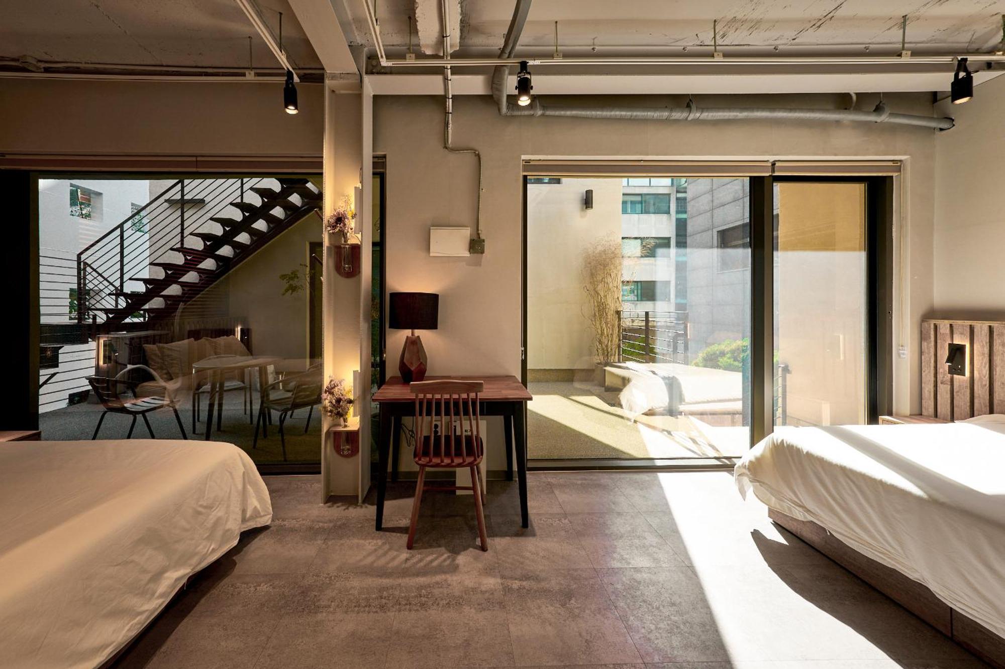L9 Tailored Service Near Hongik Univ Station *