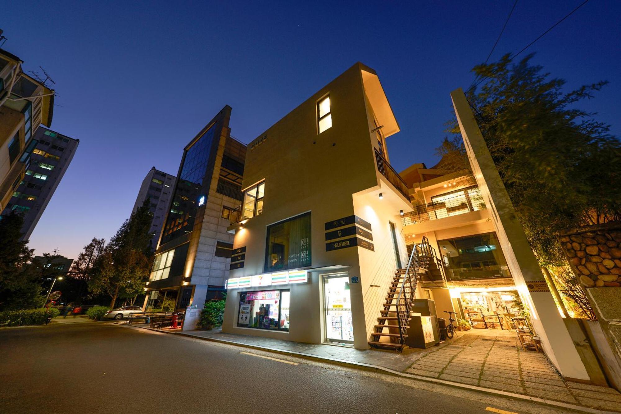 L9 Tailored Service Near Hongik Univ Station